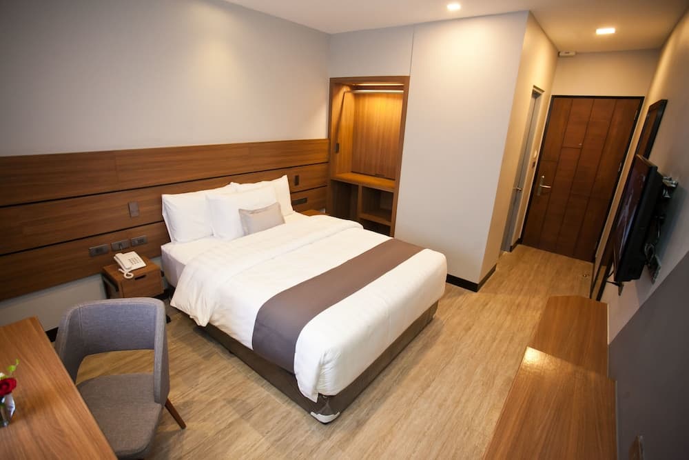 Embassy Hotel, Room, photo 4