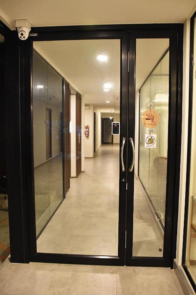 Tuck Me iN, Interior entrance, photo 2