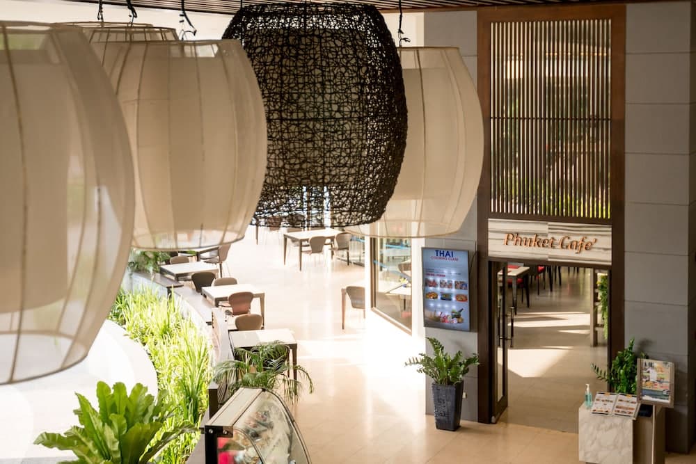 Deevana Plaza Phuket, Lobby sitting area, photo 4