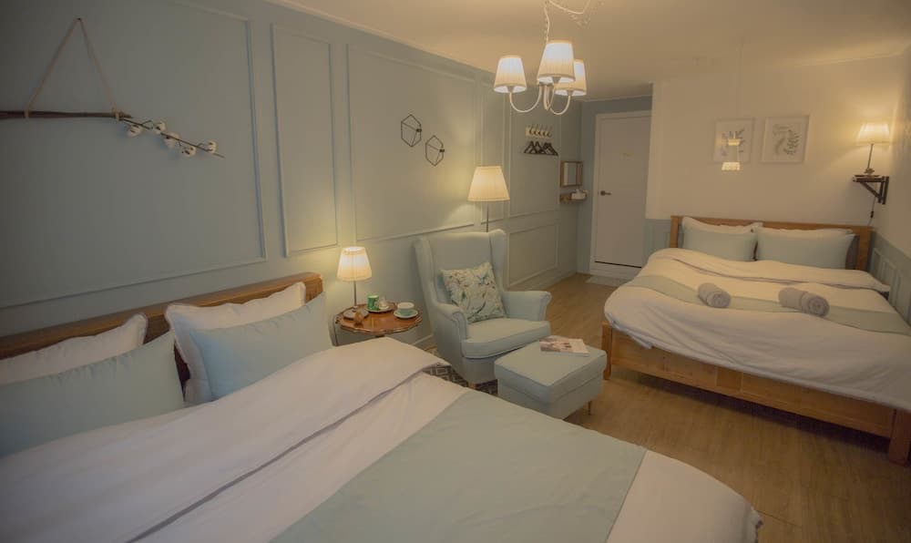 Wow Factor Stay, Primary image, photo 1