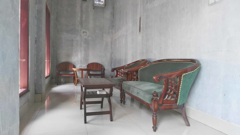 Avicenna Hotel, Lobby sitting area, photo 3