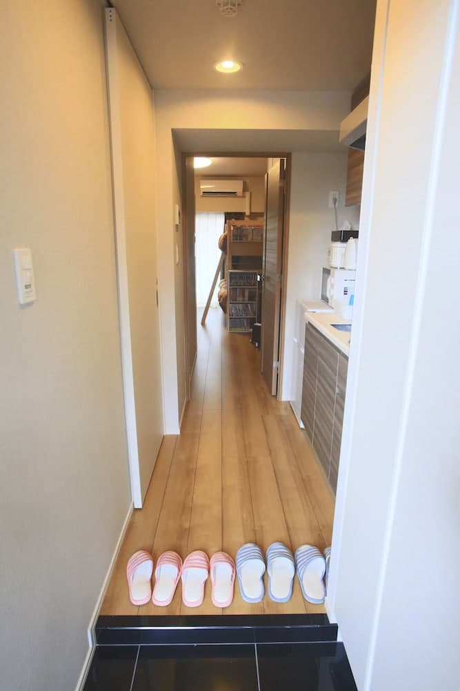 2500 Comics Room, Interior entrance, photo 2