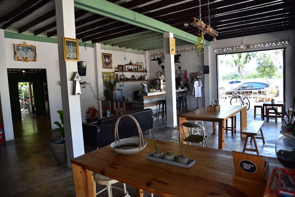 Hosts Huahin - Hostel, Lobby sitting area, photo 5