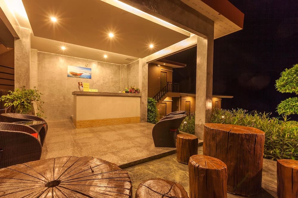 Phi Phi Top View Resort, Lobby sitting area, photo 4
