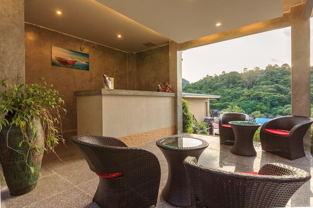Phi Phi Top View Resort, Lobby sitting area, photo 3