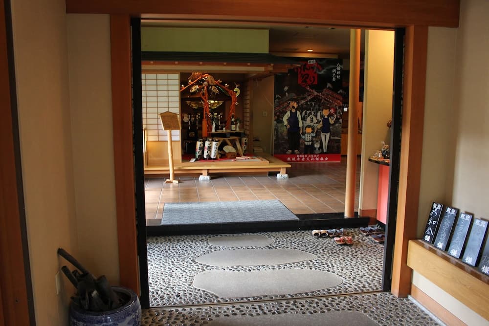 Matsuriya Yuzaemon, Interior entrance, photo 3
