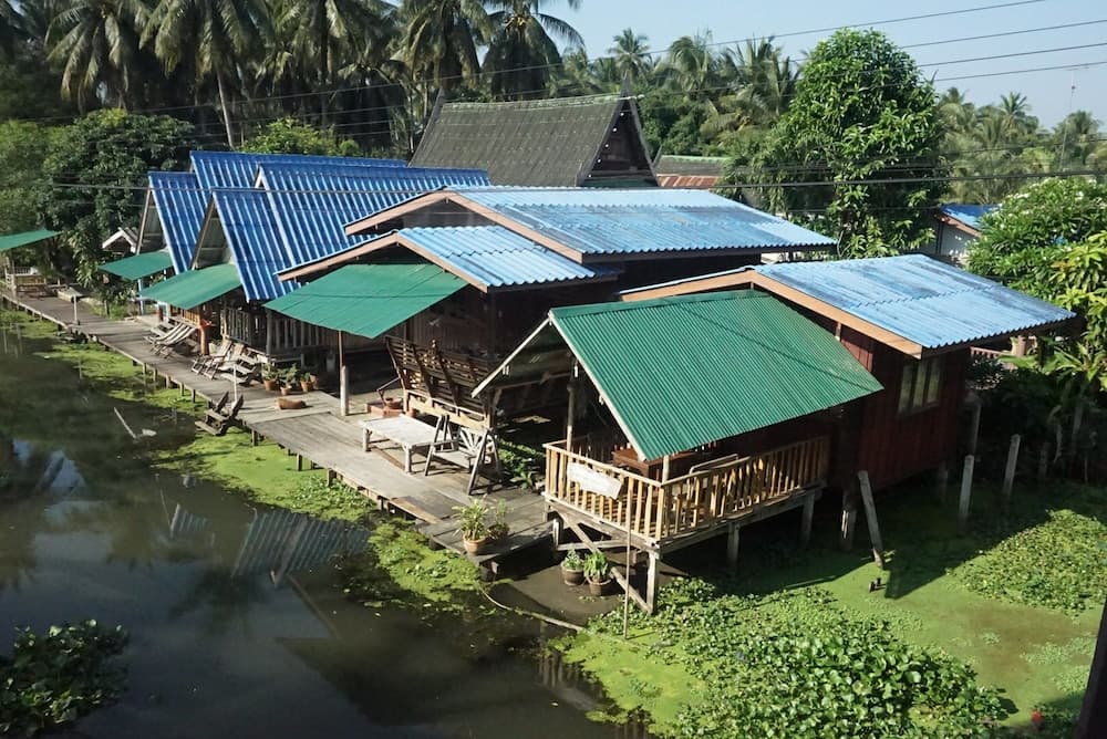Baan Suanaomsuk, Property entrance, photo 3