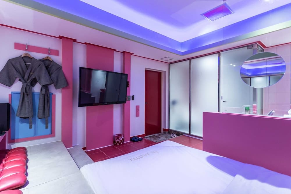 In Hotel, Room, photo 3