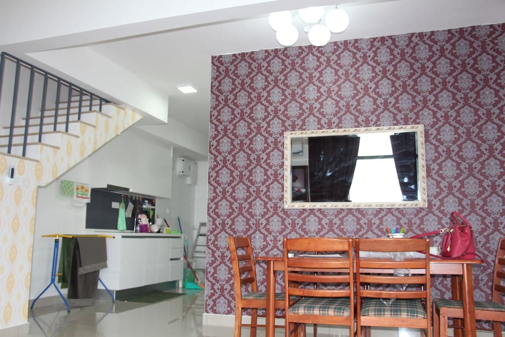 Eclipse Residence Duplex, In-room dining, photo 5