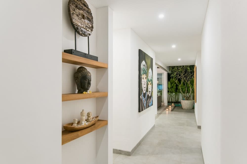 Villa Kobe, Interior entrance, photo 2