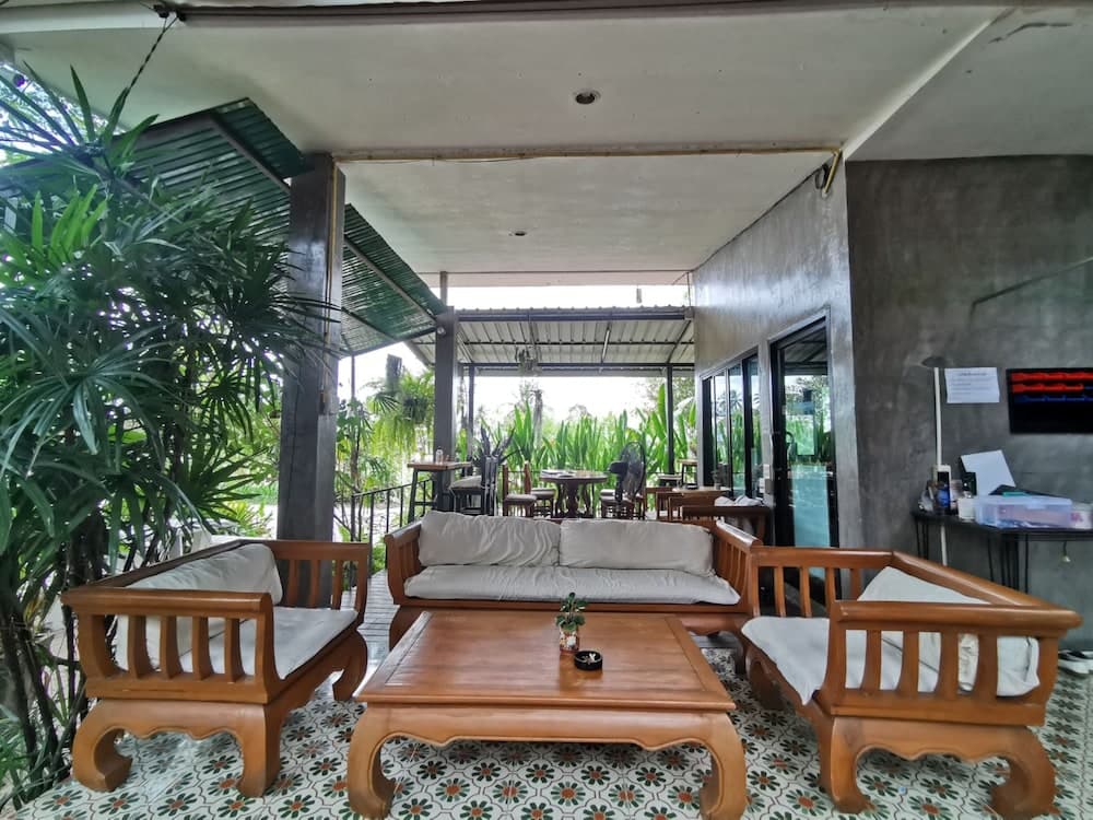 Long Lake Resort, Lobby sitting area, photo 2