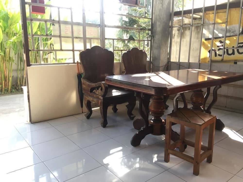 Mee Rak Resort, Lobby sitting area, photo 2
