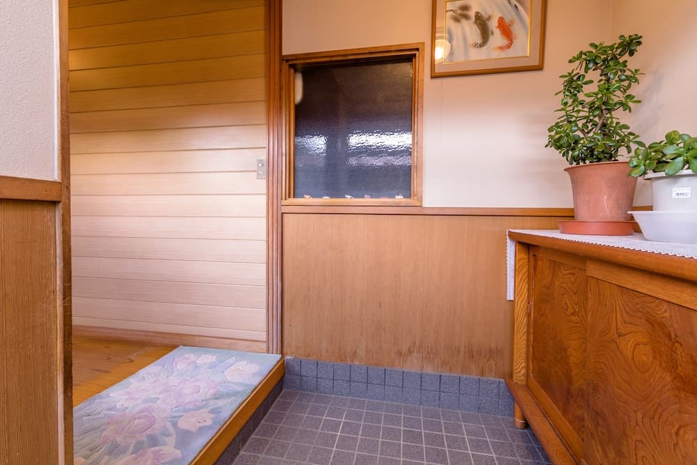 Asahi, Interior entrance, photo 2