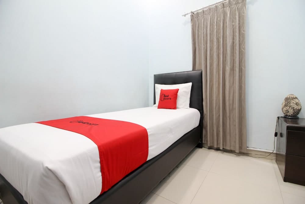 RedDoorz Plus @ Timoho, Room, photo 4