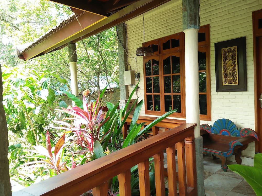Puri Eling Blimbingsari, Terrace/patio, photo 4