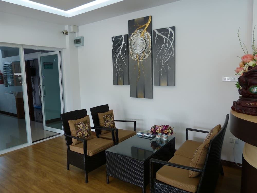 Tamarind Place, Lobby sitting area, photo 5