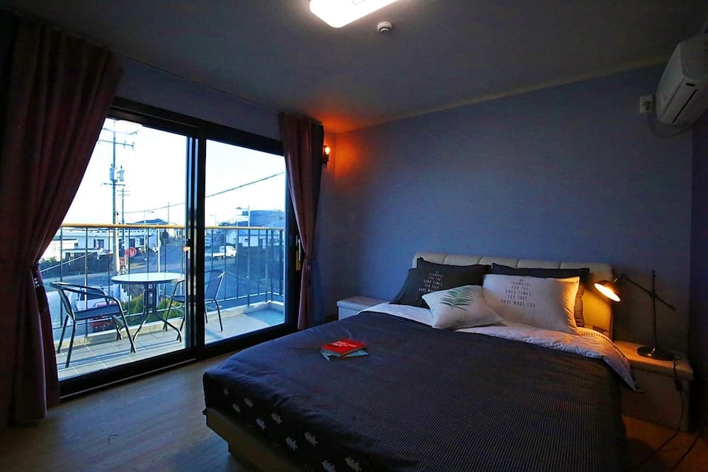 Rest of May, Room, photo 2