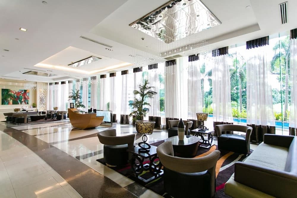 The Bellagio 3, Lobby sitting area, photo 2