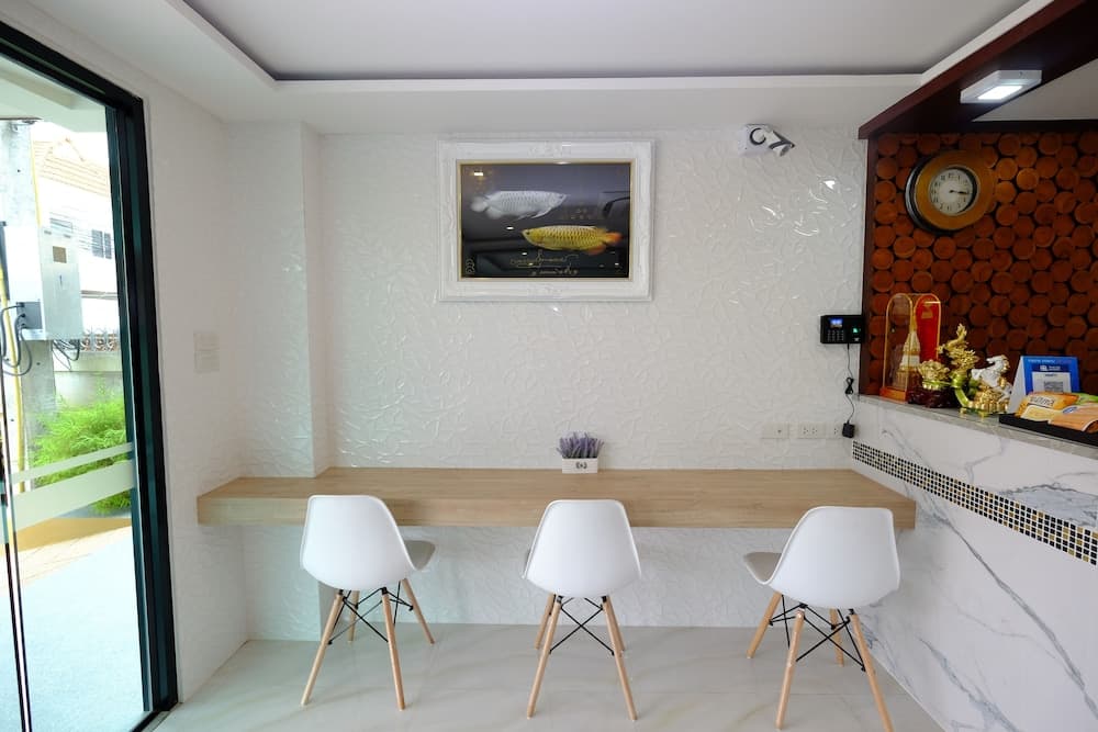 Porpiang Hotel, Lobby sitting area, photo 5