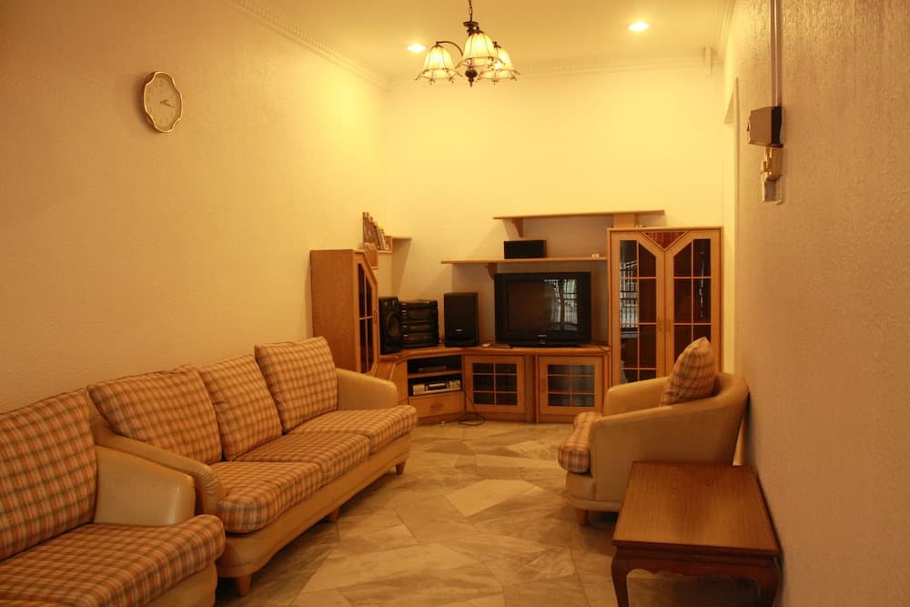 32 First Island, Primary image, photo 1