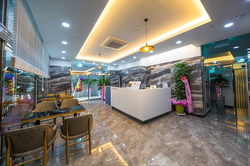 Shine Hotel, Interior entrance, photo 2