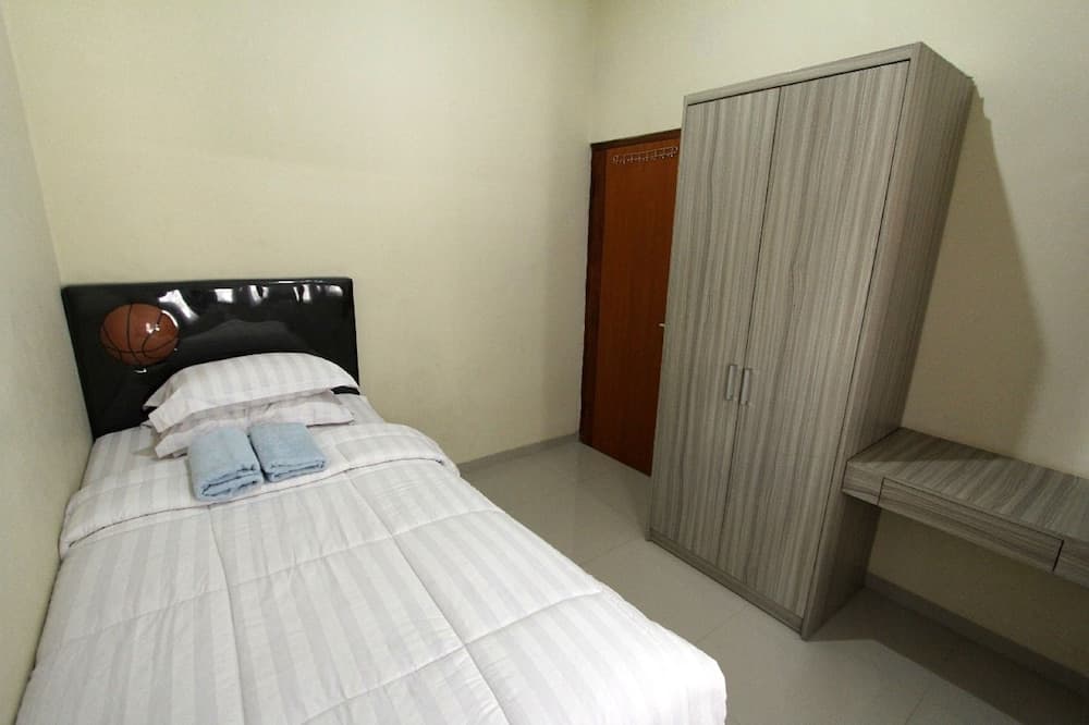 D'Java Homestay Babarsari By The Grand Java, Room, photo 2