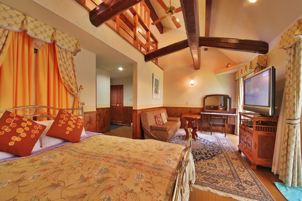 One More Time, Room, photo 2
