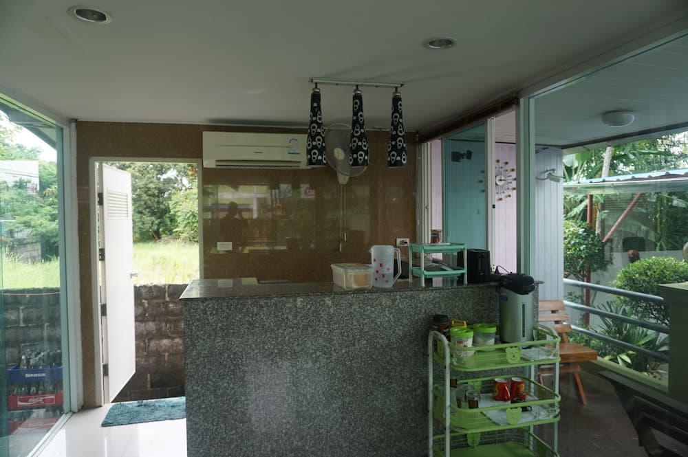 웻사와트 플레이스 호텔 리셉션 사진 4