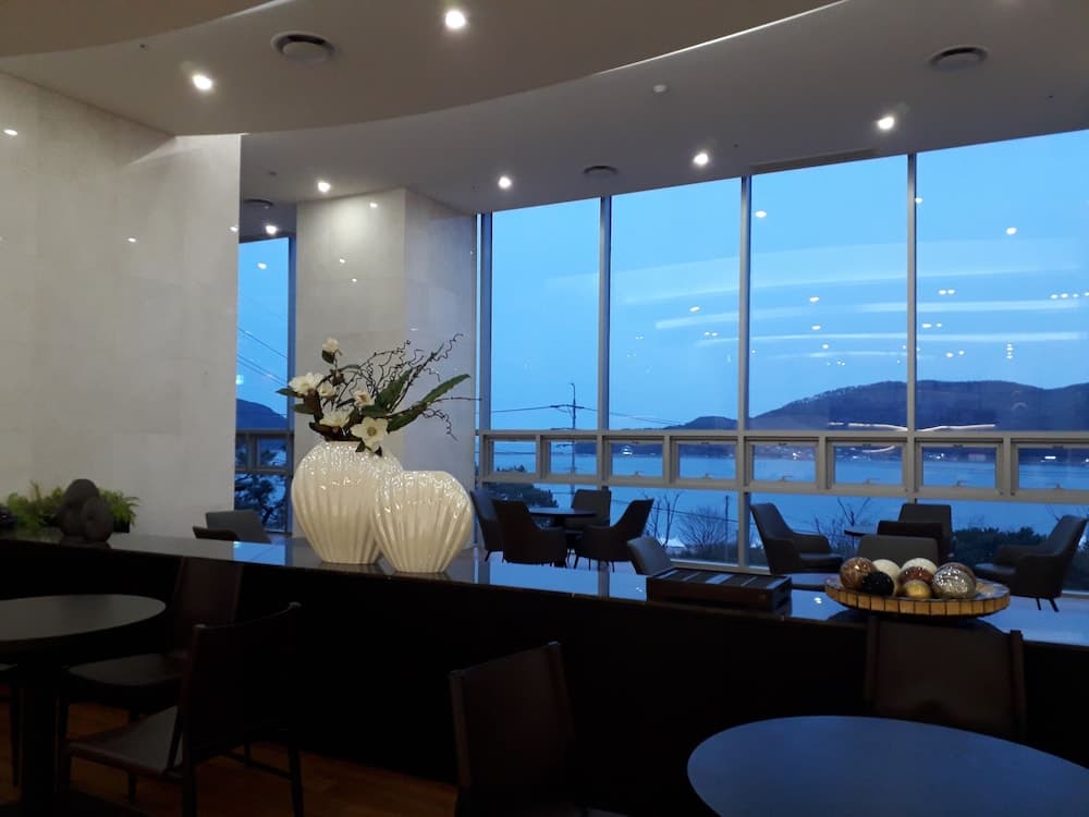 라마다 스위트 거제 호텔 로비 사진 4