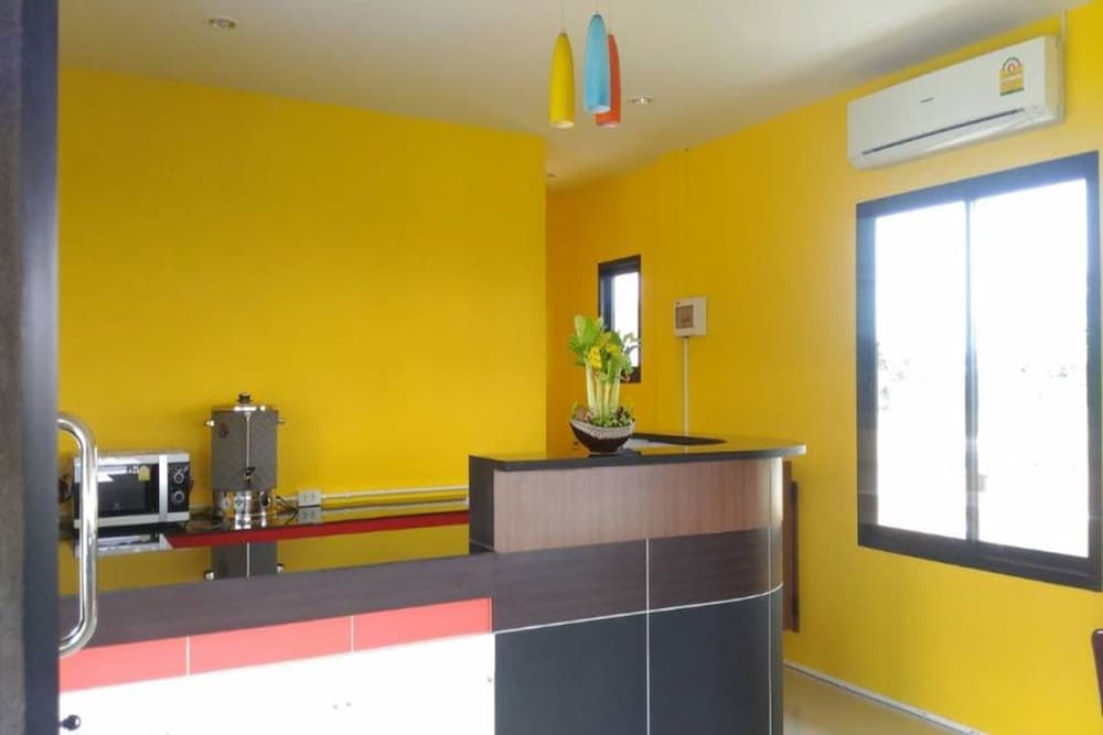 Donsak Ville, Reception, photo 2