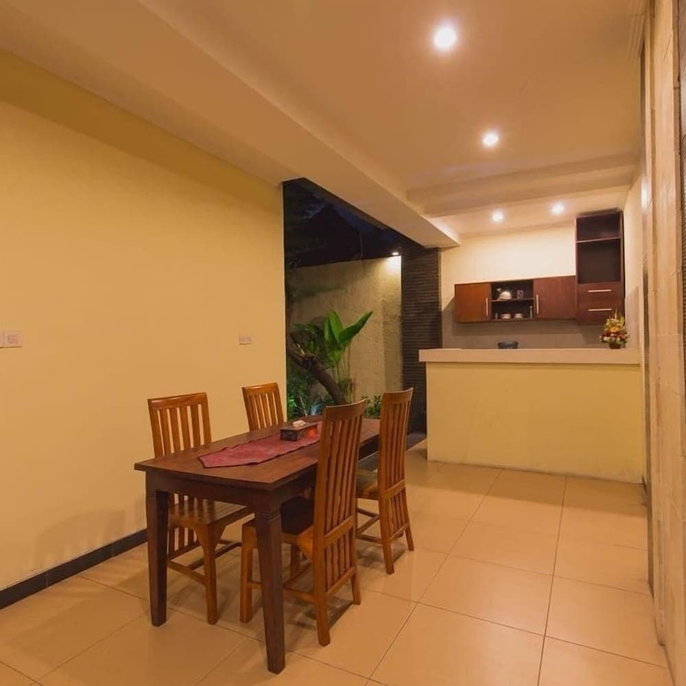 Kim Villa, Primary image, photo 1