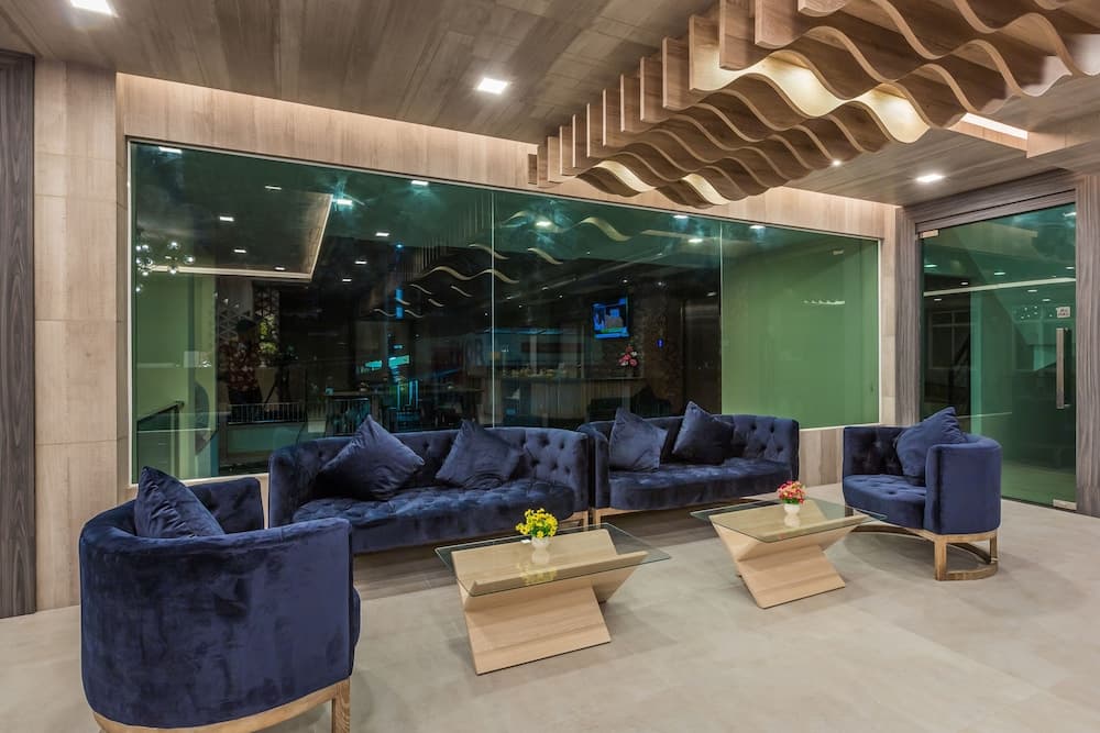Evergreen Suite Hotel, Lobby sitting area, photo 3