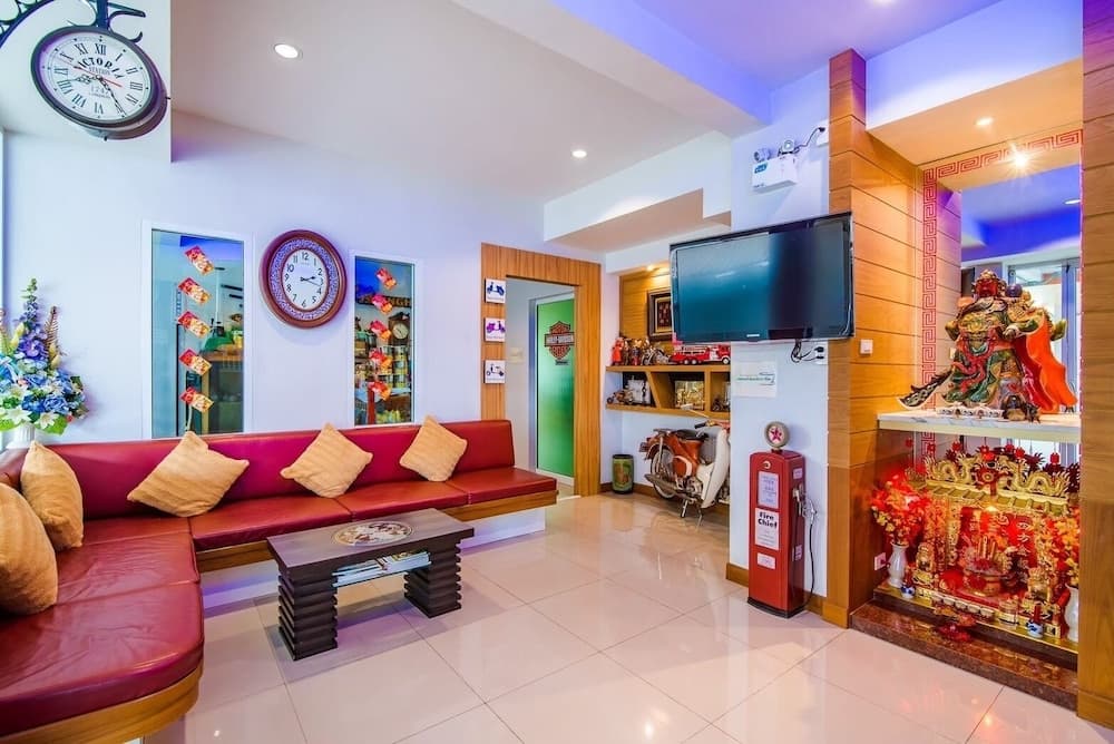 Phusamor Hotel, Lobby sitting area, photo 4