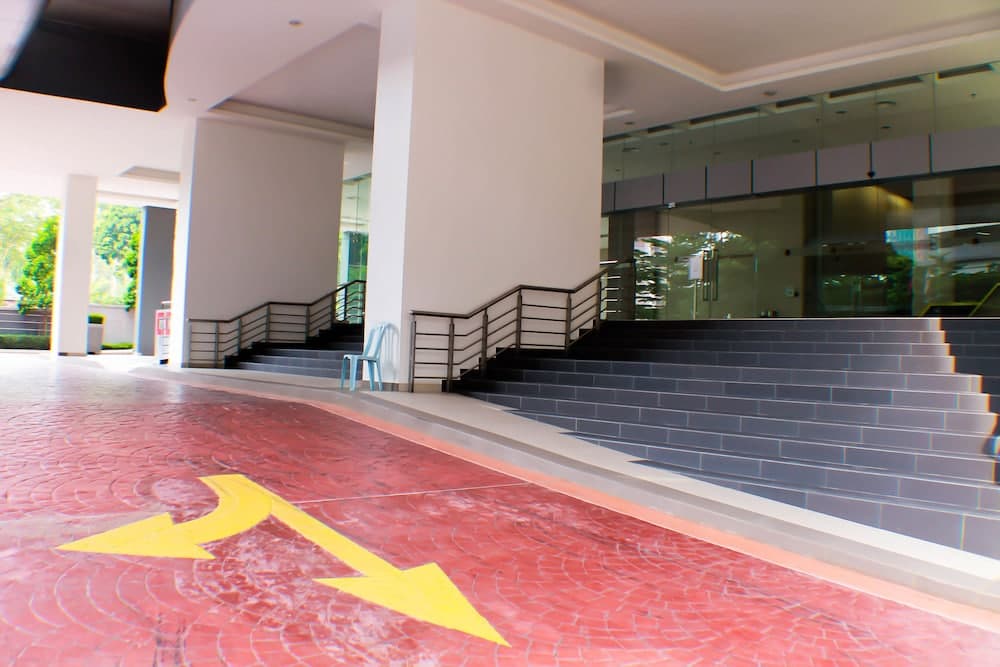 Crest Residence, Interior entrance, photo 2