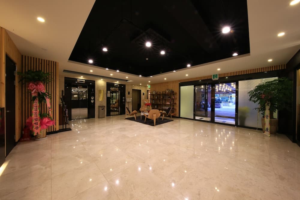 Hotel Kobos, Interior entrance, photo 4