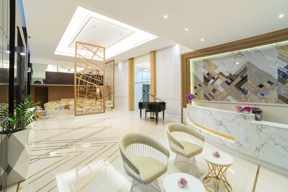 Bandara Silom Suites, Lobby, photo 3
