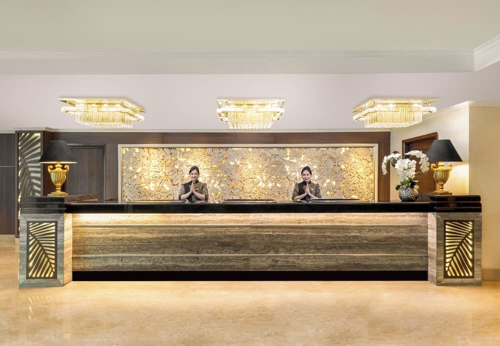 Aston Tropicana, Reception, photo 4