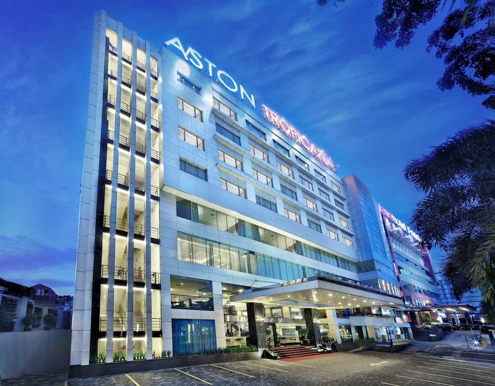 Aston Tropicana, Primary image, photo 1