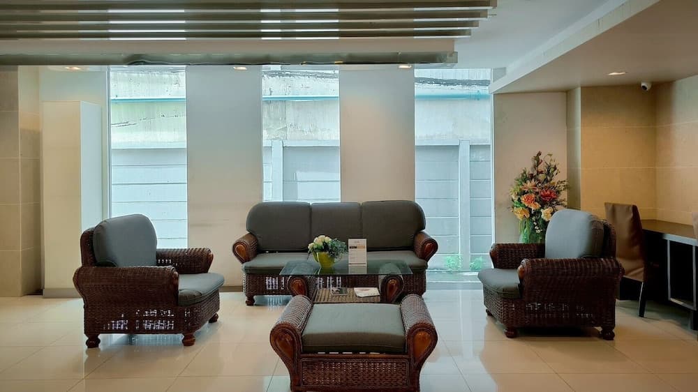 Centric Place Hotel, Lobby sitting area, photo 4