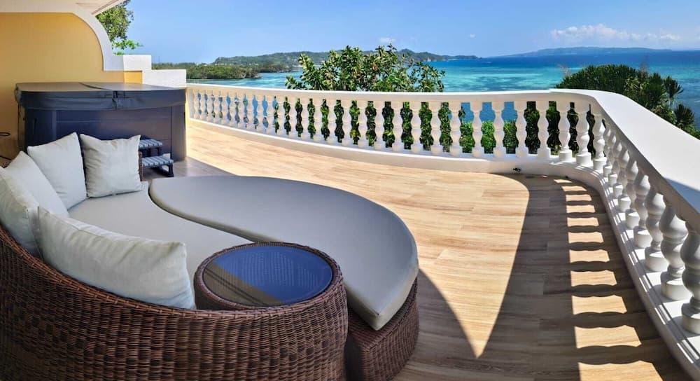 Breakfast At Monaco, Primary image, photo 1