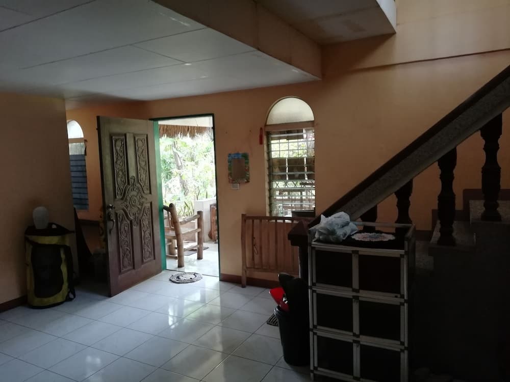 Stevrena Cottages, Interior entrance, photo 2