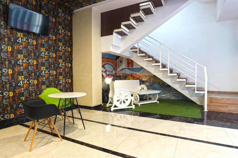 Size Inn, Lobby sitting area, photo 5