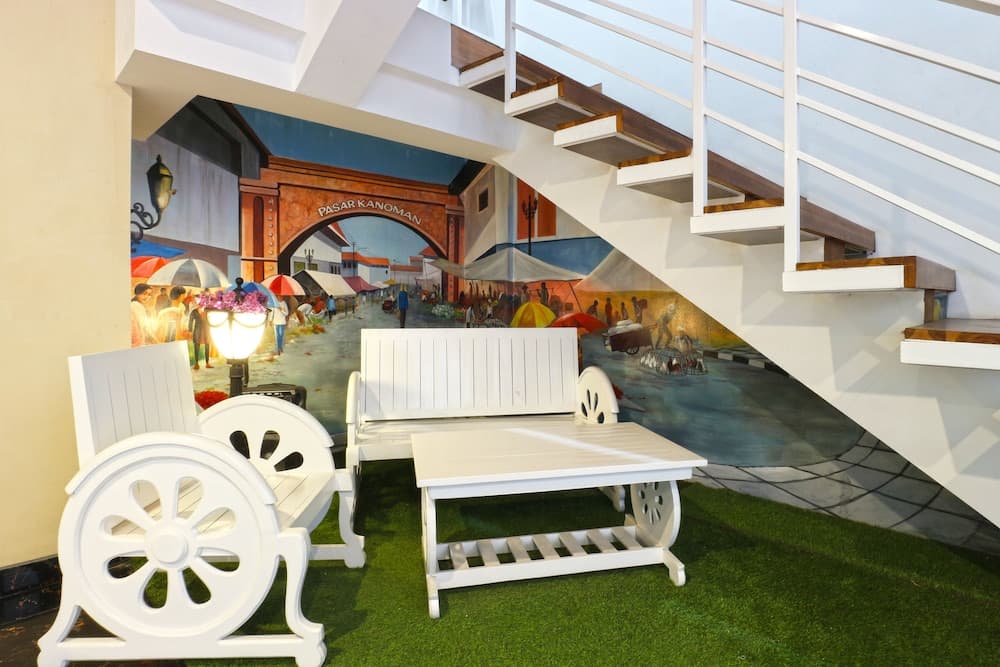 Size Inn, Lobby sitting area, photo 4