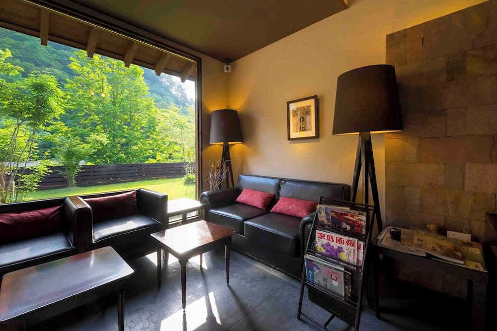 Yamado, Lobby sitting area, photo 4