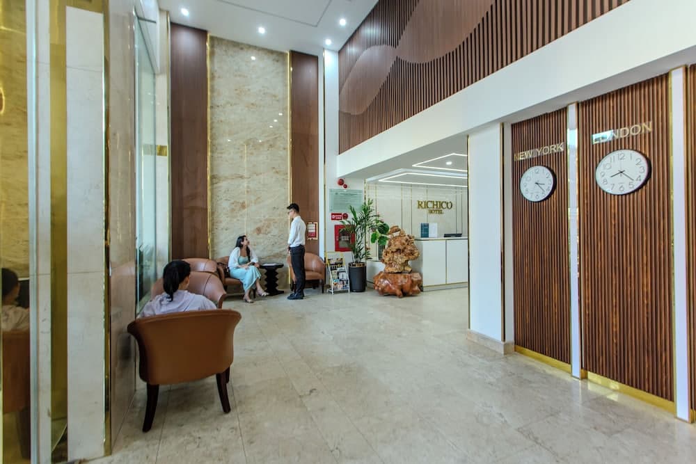 Ronal Hotel, Lobby sitting area, photo 4
