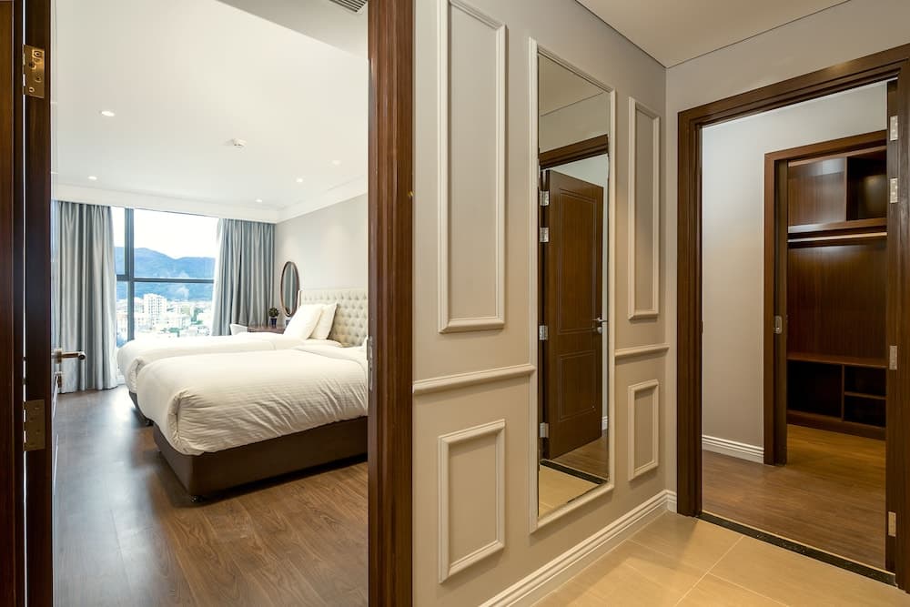 Johnny's Luxury Apartments, Room, photo 4