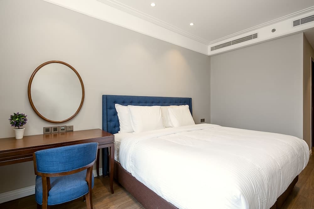 Johnny's Luxury Apartments, Room, photo 3
