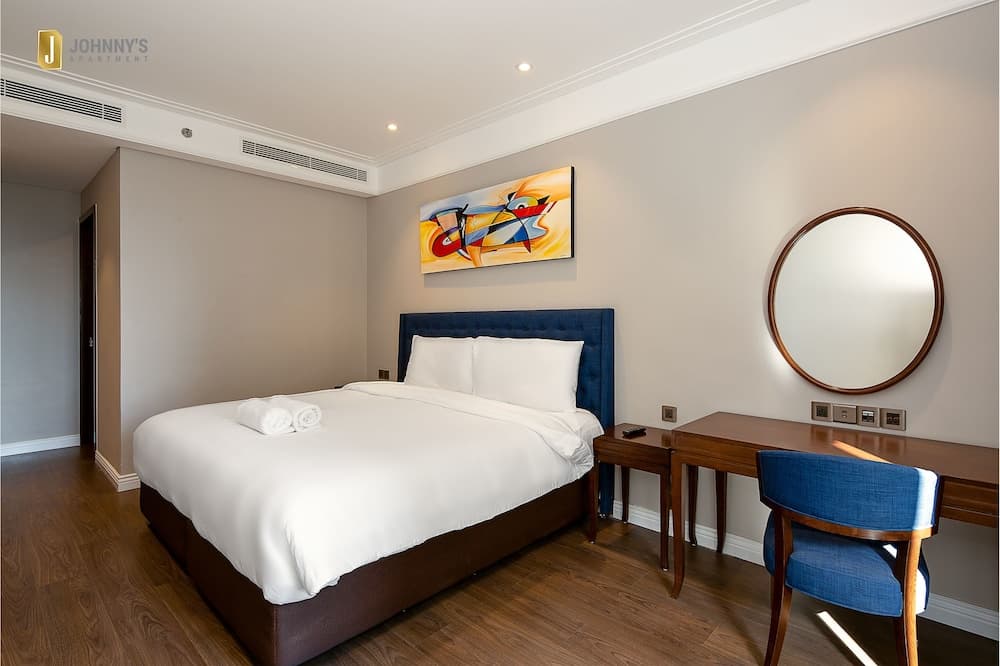 Johnny's Luxury Apartments, Room, photo 5