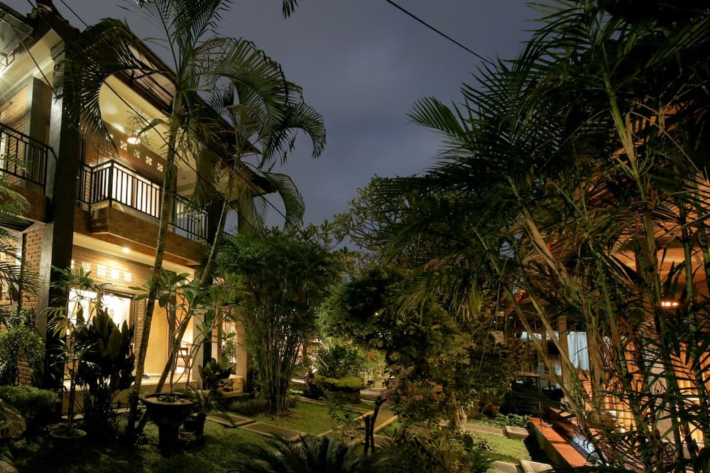 In Da Garden, Primary image, photo 1