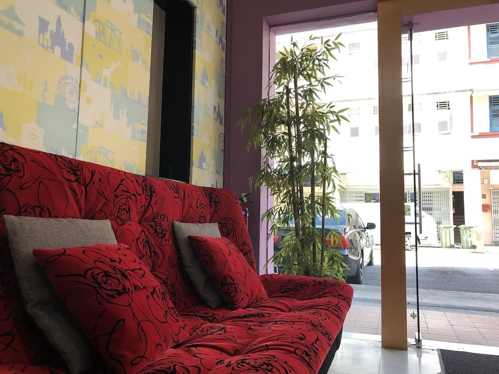 오스 백패커스 호스텔 로비 좌석 공간 사진 3
